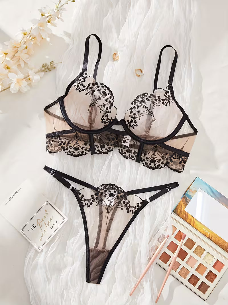 Valentine's Day Women's Black Forest Lace Sexy Lingerie Set