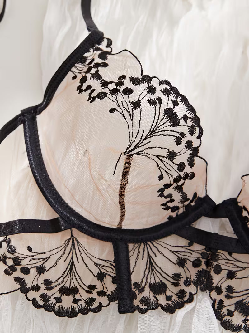 Valentine's Day Women's Black Forest Lace Sexy Lingerie Set