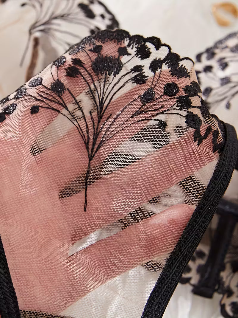 Valentine's Day Women's Black Forest Lace Sexy Lingerie Set