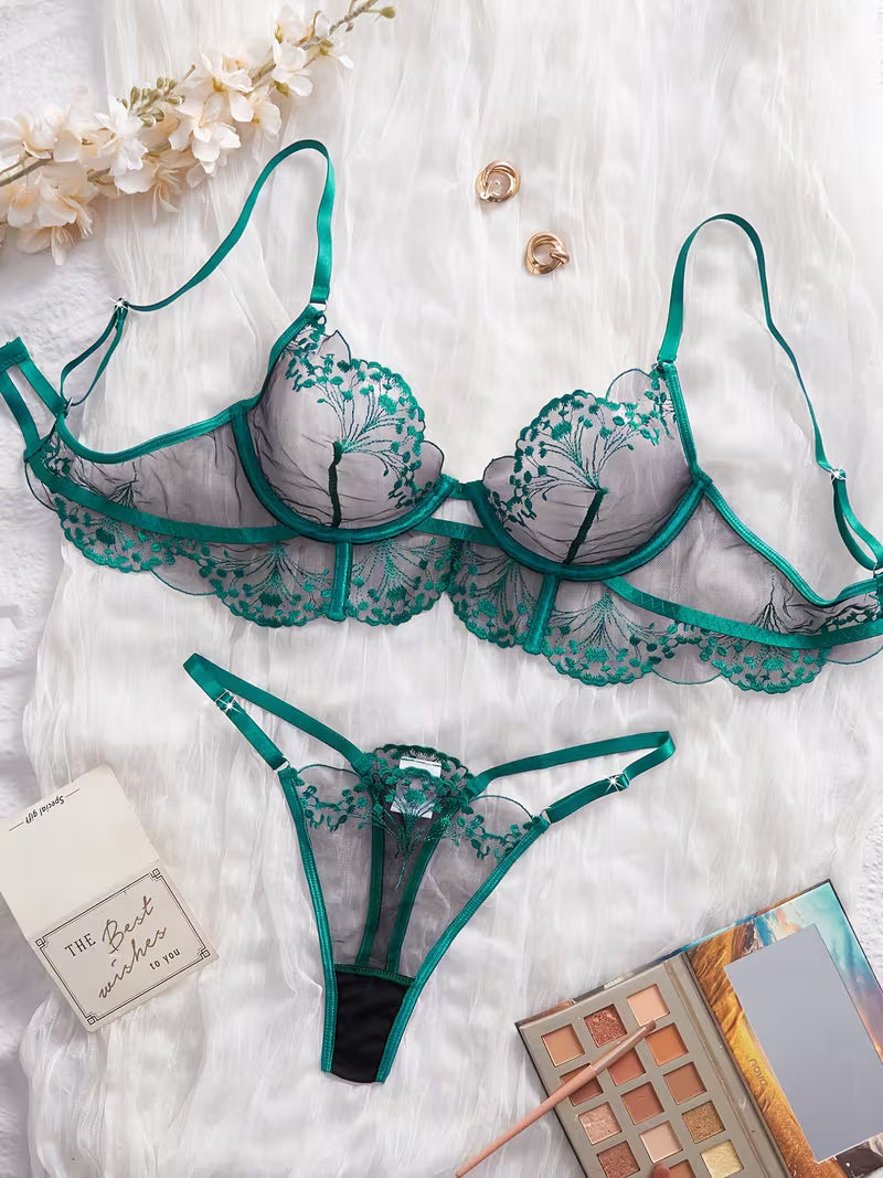 Valentine's Day Women's Black Forest Lace Sexy Lingerie Set